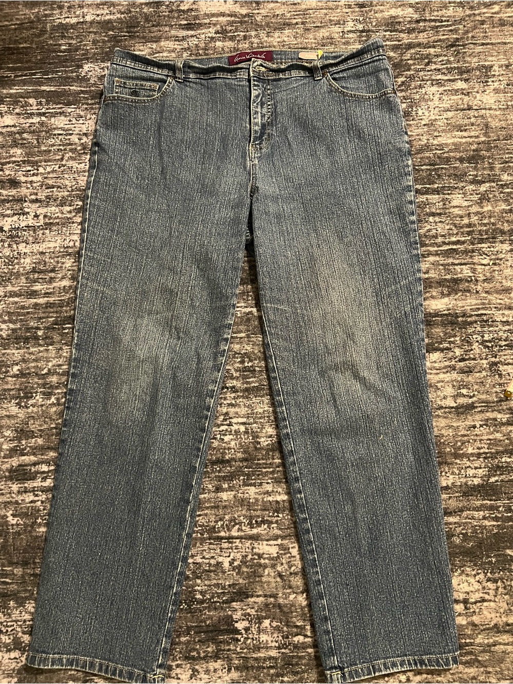 Gloria Vanderbilt Straight-Leg Jeans in Medium Blue Wash